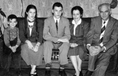 Henry, Joan, John, Mary, and Trubie Mitchell