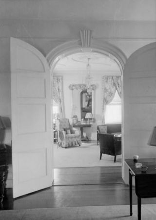 Doorway between parlors