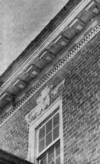 Ornamental cornice